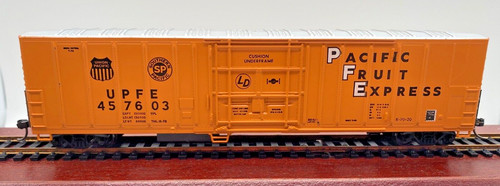 HO Scale Pacific Fruit Express UPFE 457603 Kühlwagen, DC, Kadee-Kupplung | Zustand: Gebraucht