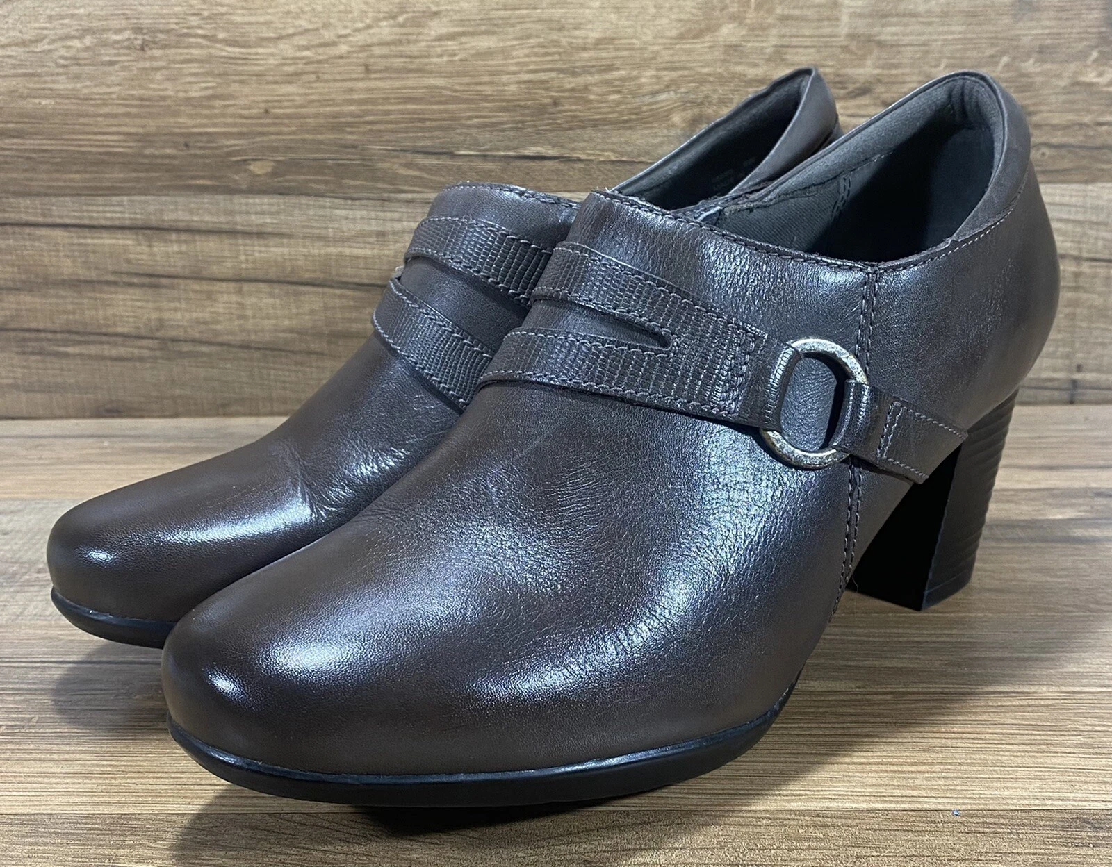 Stivaletti Clarks Bendables in pelle marrone 3 pollici tacco impilato scarpe donna 9 W usati in ottime condizioni