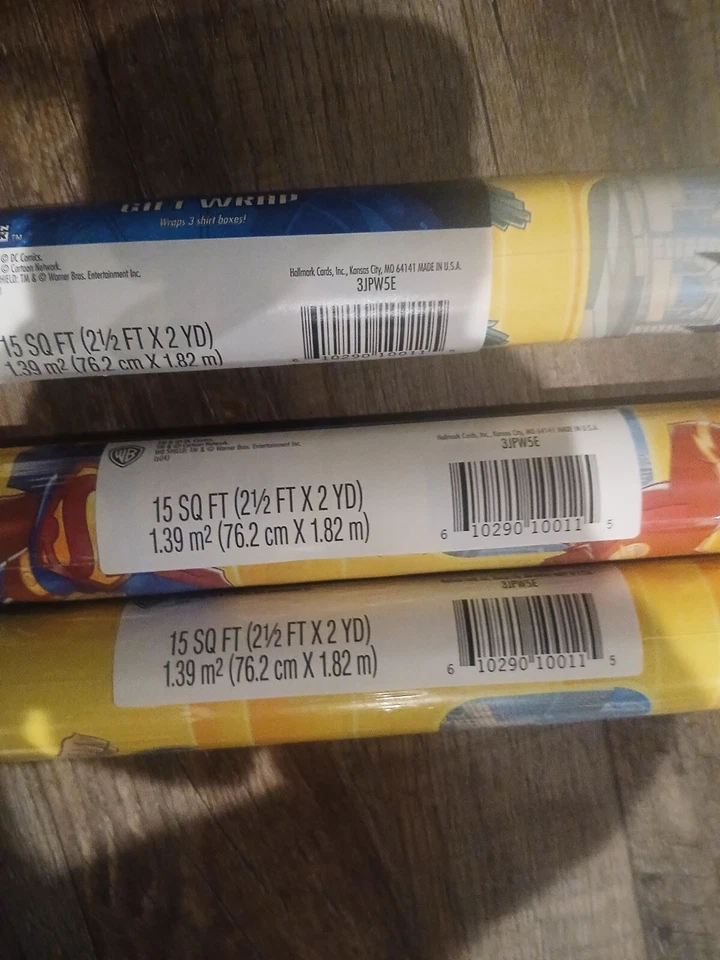 3 Justice League 15 SQ FT. Each Wrapping paper - Image 4 of 4