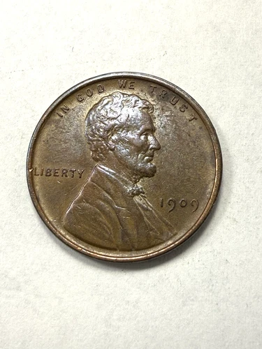 ** 1909 LINCOLN CENT-  AU+  (UPGRADE THAT SPOT IN YOUR SET) PRICED TO SELL **