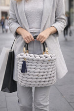 Grobstricktasche / Shoppingtasche - Grau mit Wildleder-Quaste