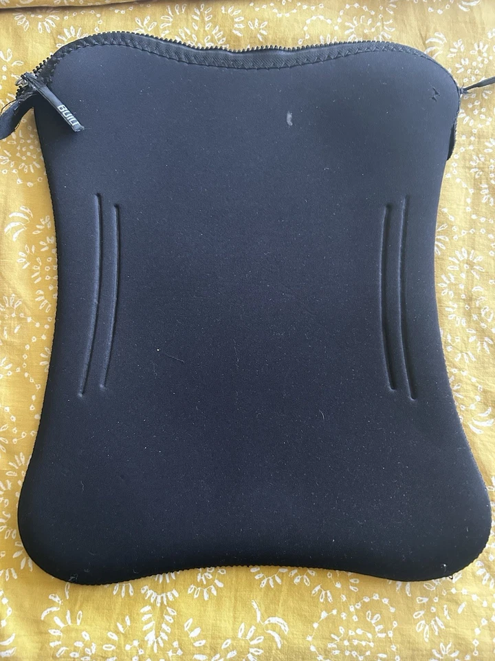 Funda de neopreno con cremallera para computadora portátil tableta CONSTRUIDA NY de 14" x 12" negra de viaje  Foto 2 de 2