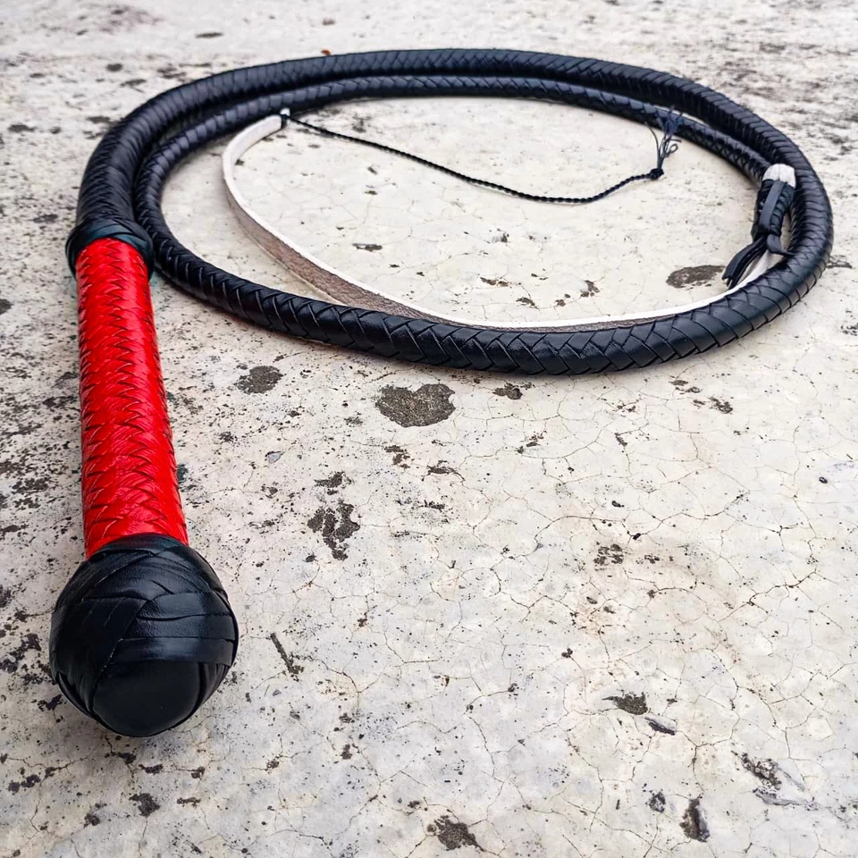 3ft to 14ft Black Red Young Indy Bullwhip in Kangaroo/ Cowhide/ Goat Leather. - Image 2 of 4