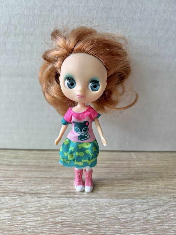 Hasbro LPS Littlest Pet Shop Blythe Doll Fashion And Treats Boutique Full Outfit