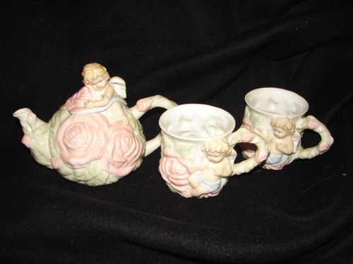 Avon Shabby Victorian Chic Angel with Pink Roses Designed Tea Pot with 2 Mugs - Picture 5 of 7