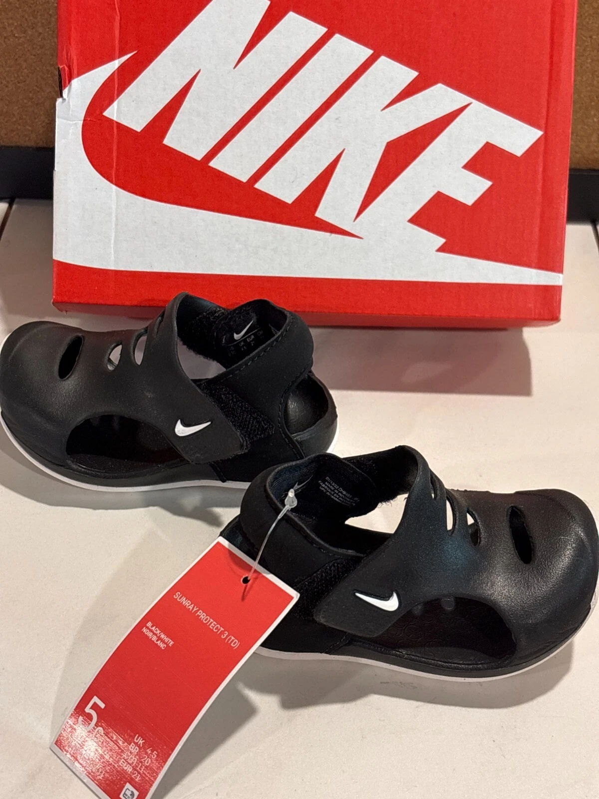 Sandali bassi Nike nero bianco Sunray Protect 3 DH9465 001 taglia 5c nuovi con scatola