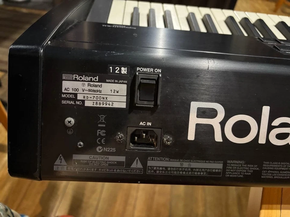 ROLAND RD-700NX DIGITAL STAGE PIANO 88-KEY SUPERB CONDITION W/ PEDALS JAPAN - Image 3 of 4