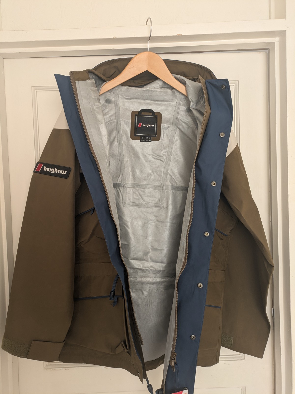 BNWT Berghaus Trango Unisex Waterproof Jacket Size S, Army Green, Beige And Navy image 3