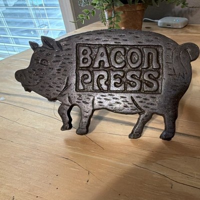 Cast Iron Pig Shaped Bacon Press with Wooden Handle Kitchen Tool Meat Press