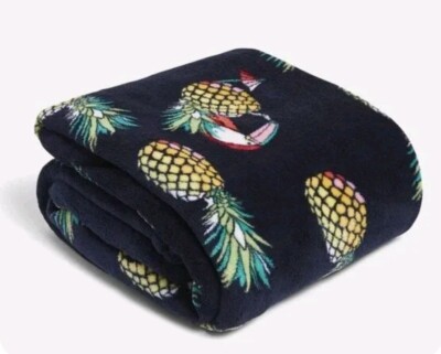 Vera Bradley Super Soft Fleece Pineapple Throw Blanket Toucan Party 50x80 in NWT