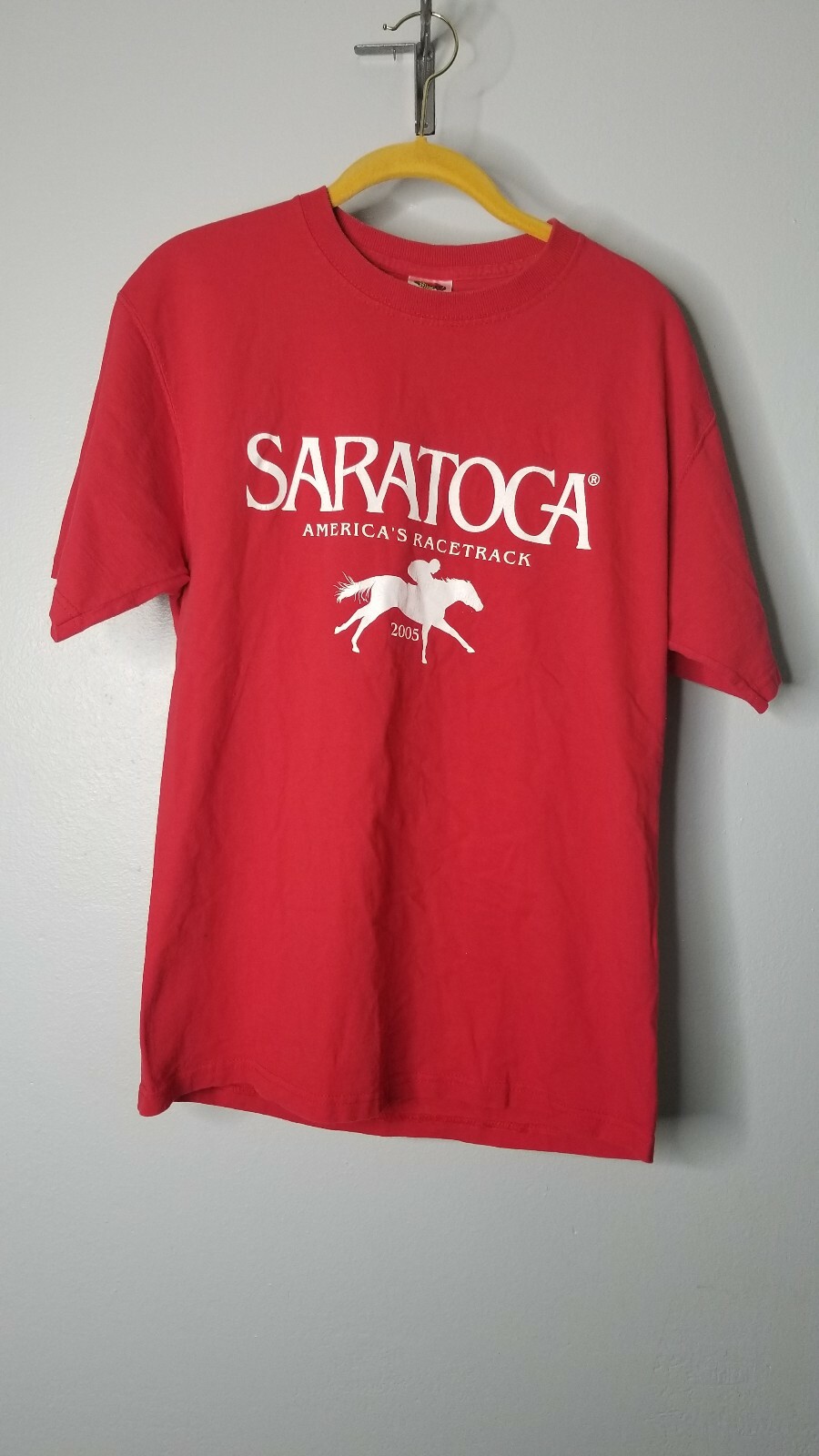 Retro Mens M SARATOGA Horse Racing 2005 T Shirt "America's Racetrack