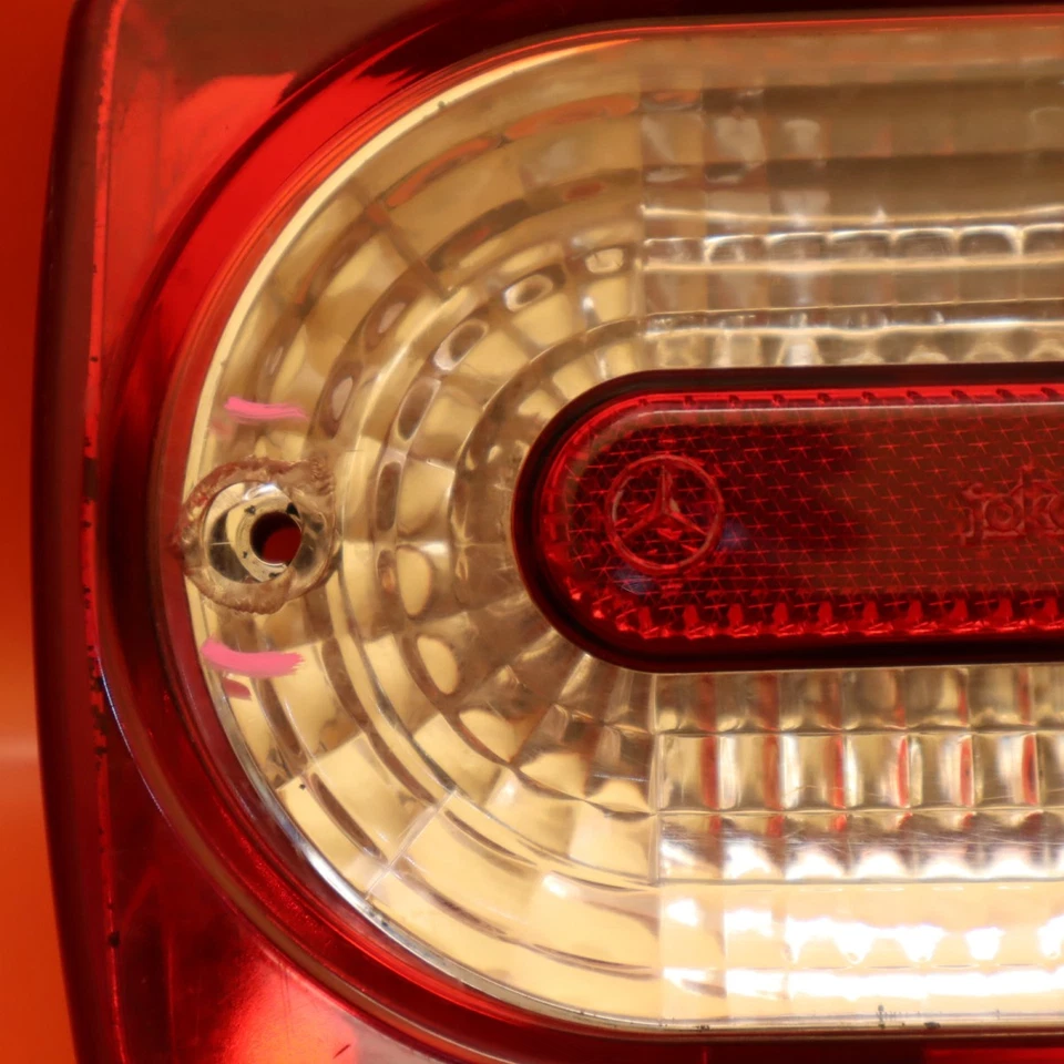 LUZ TRASERA MERCEDES BENZ G550 2010 2011 2012 2013 2014 2015 2016 A4638202064 Foto 3 de 4