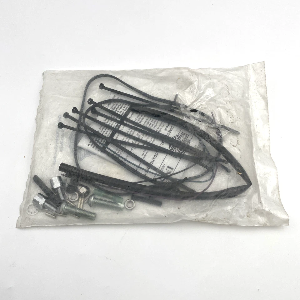 Kit de reubicación de señal de giro OEM Harley 68603-01 para parabrisas desmontable Softail Foto 3 de 4