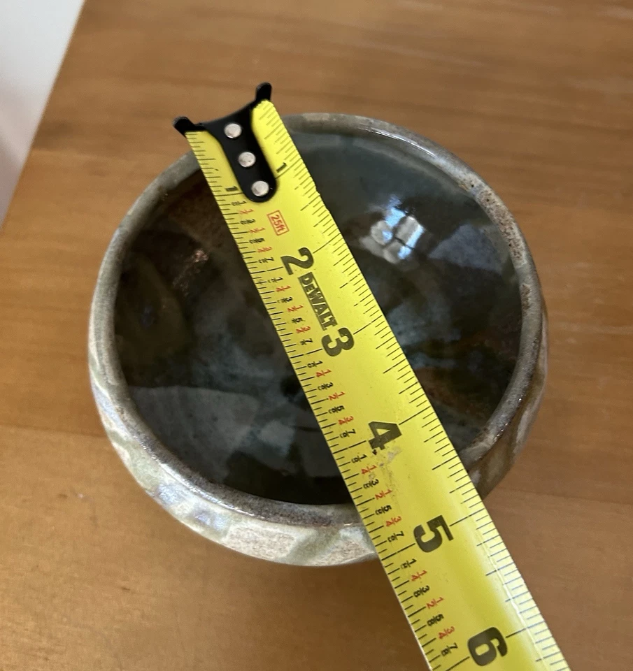 Tazón de cerámica lanzado a mano firmado - C Hatan marrón y granate esmalte por goteo baratijas Foto 4 de 4