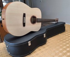 ACOUSTIC GUITAR All solid wood.