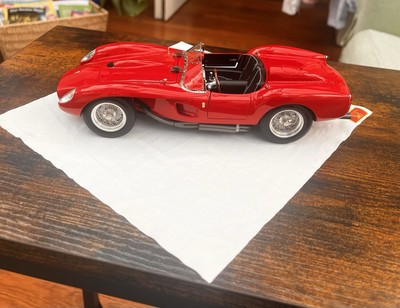 Ferrari 250 Testa Rossa 1958 Red Pontoon Fender 1/18 Scale CMC