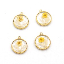 Clearance 8PCS Gold Tone Dried Daffodil Flower Resin Round Charm Pendant GBY109