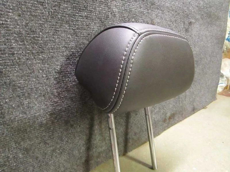 Reposacabezas trasero izquierdo Ford Focus Drivers 2009 - cuero negro Foto 2 de 4