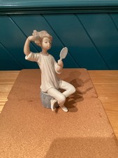 Lladro 1081 Girl with Brush and Mirror Brushing Hair Excellent Condition No Box
