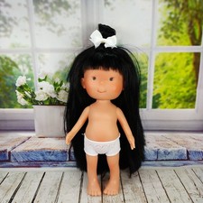 Muñeca Pippa 12"" de Nines d'Onil asiática desnuda con pelo negro