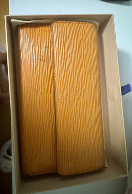 Luis Vuitton Epi Leather Wallet