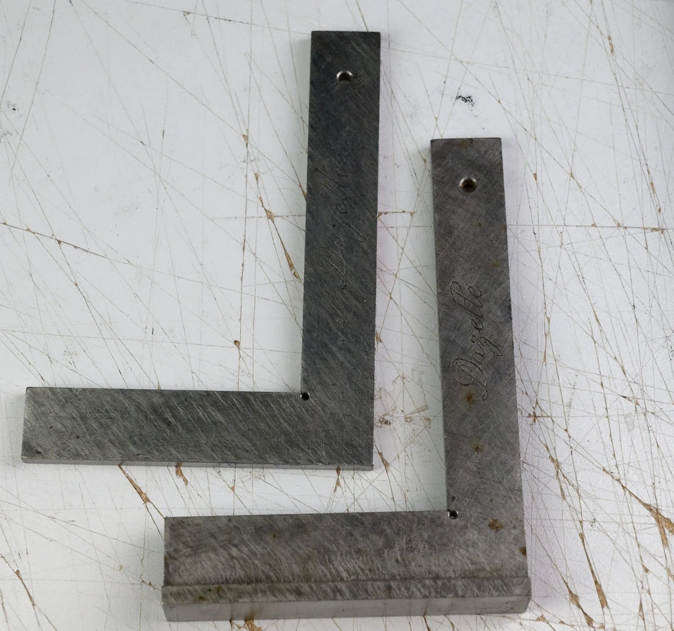 Boite ancienne contenant 2 équerres marquées Dazelle fin XIXeme - Photo 2/4