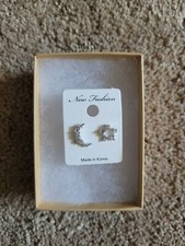 Asymmetrical Star and Moon earrings - Made In Korea