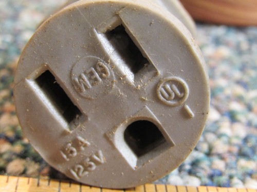 Gem 15A 125V 2-Prong Male to 3-Prong Female Plug - Picture 2 of 3