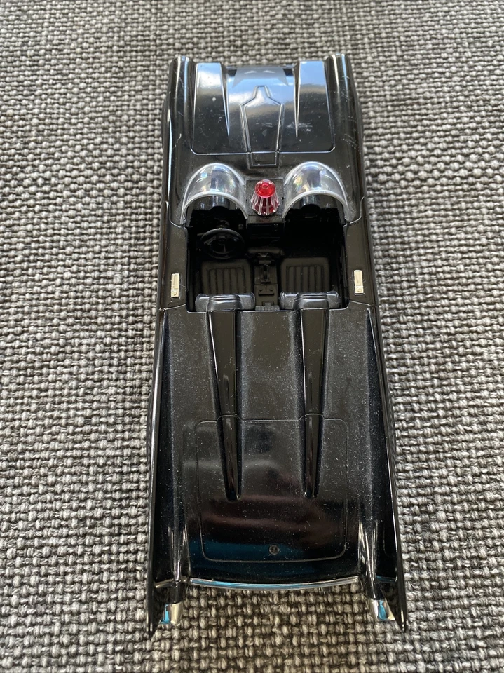 Johnny Lightning Metal batmobile - Image 3 of 4