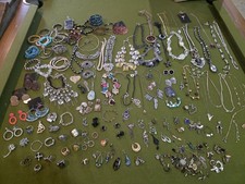 5lb 15oz Of Costume Jewelry Necklaces Earrings Rings Bracelets Lot