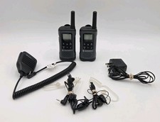 Motorola Talkabout Two Way Radios Walkie Talkies w/ Surveillance Earpieces  Mic