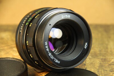 Objectif M42 58mm f2 HELIOS-44-2, bouchons, pare-soleil et housse SWIRLY BOKEHS