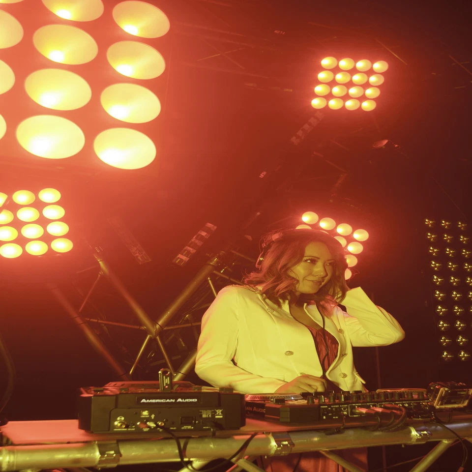 American DJ ADJ DOTZ MATRIX 4 x 4 COB RGB LED DMX Pixel Map Wash/Blinder Light - Image 4 of 4