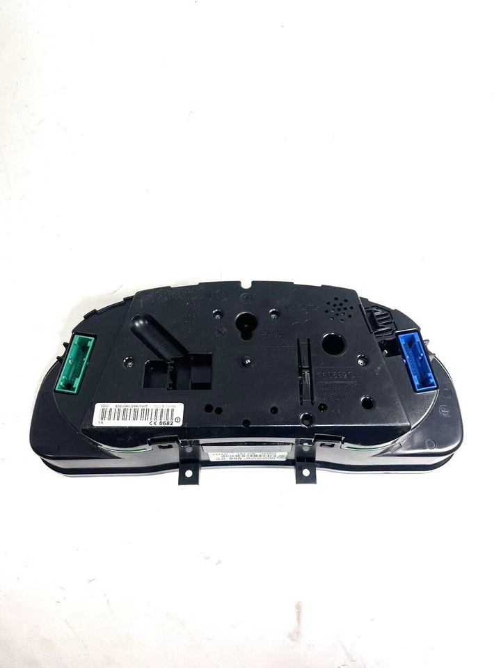 2004 2005 Volkswagen Passat Instrument Speedometer Gauge Cluster Gas OEM 927BVD0 - Image 4 of 4