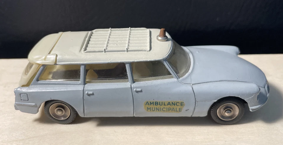 Dinky Toys 556 Citroen ID 19 Ambulance made in France Excellent - Image 2 of 4