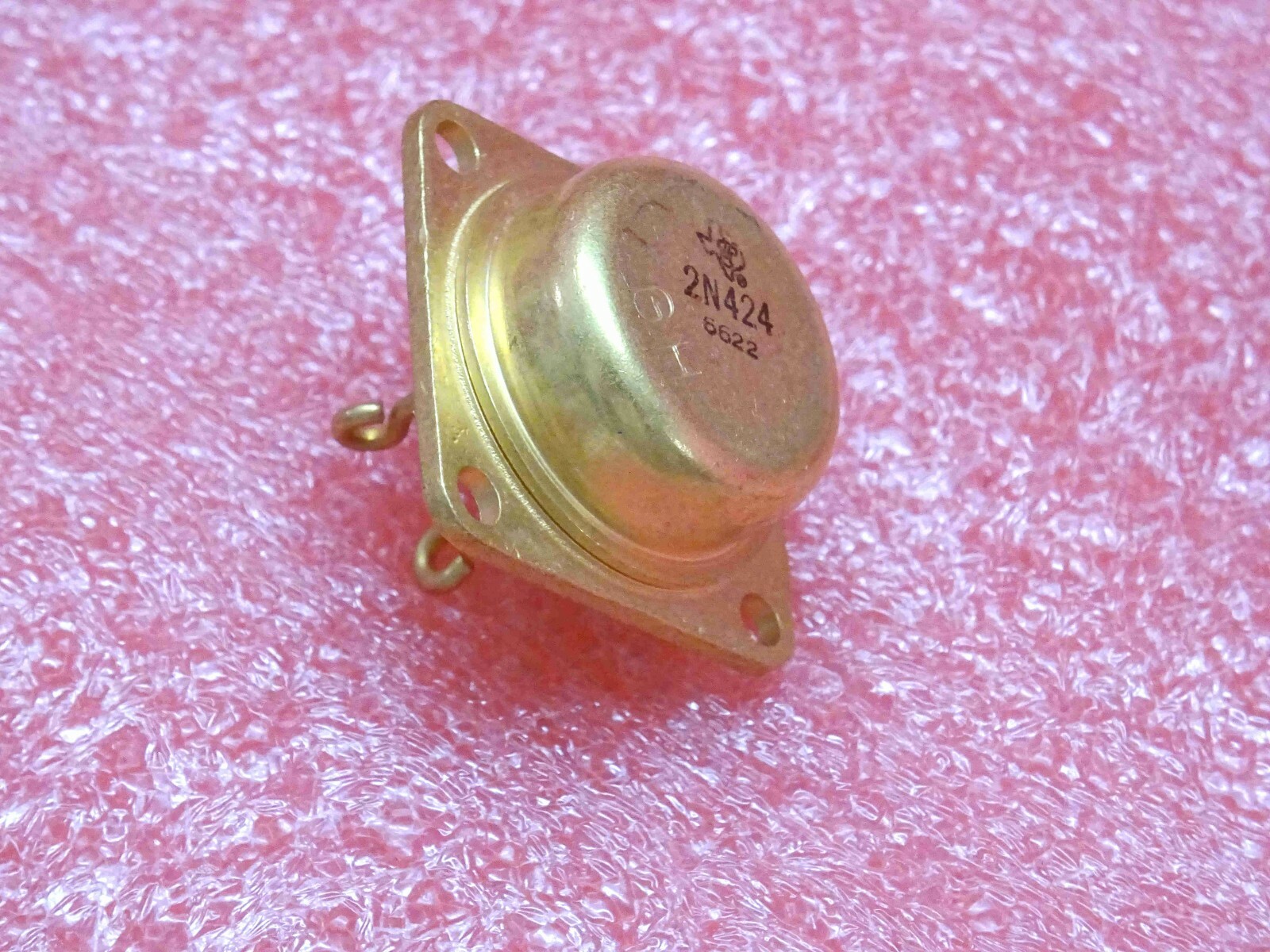Transistor 2N424 NPN silicium boîtier doré TO-5 collecteur 2A pour montage vintage