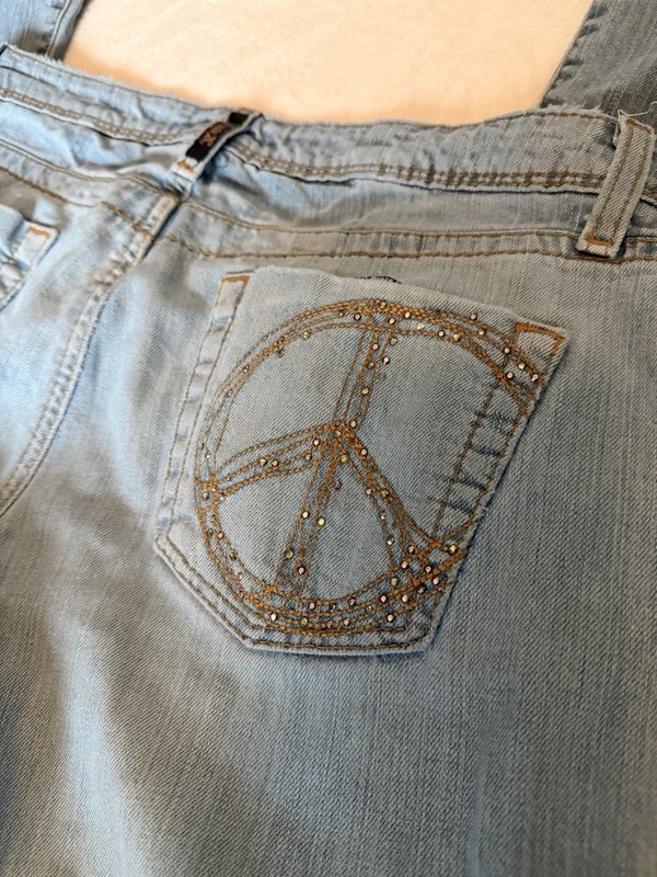 Monroe Light Wash Straight Leg Jeans Peace Theme Studded 5-Pocket Size 6