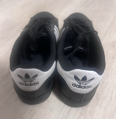 adidas Superstar Herren Sneaker EU 40 Schwarz/Weiß Low Top Schnürung