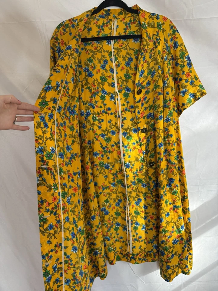 Vestido o cárdigan vintage años 70 vibrante floral estampado a mano tela abotonada Foto 4 de 4