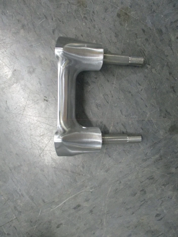 NUEVO 04-10 YAMAHA ROAD STAR 5VN-23442-00 VN1700 SOPORTE ABRAZADERA MANILLAR INFERIOR Foto 2 de 3