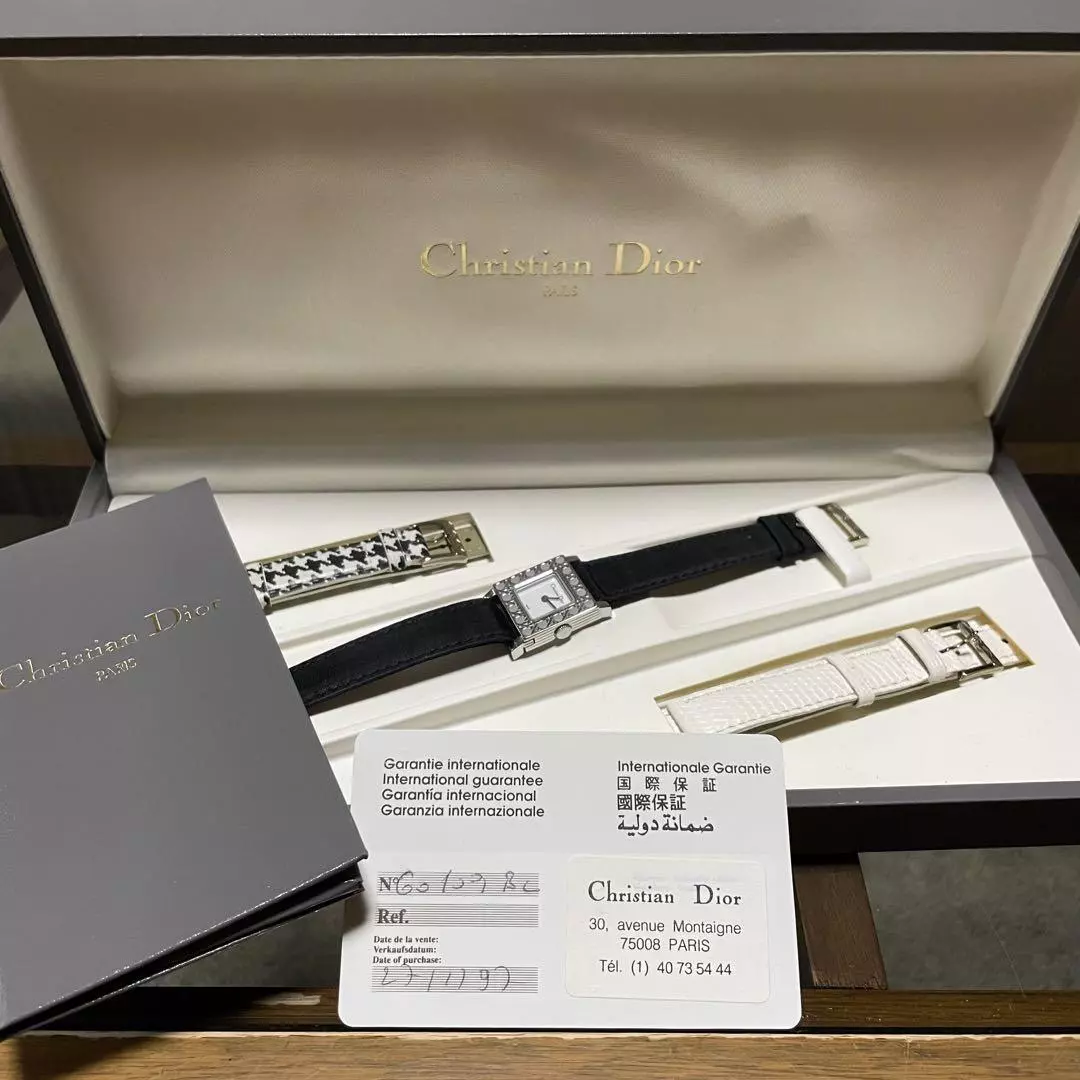 Montre Dior La Parisienne avec 3 bracelets de rechange : tissu, soie, cuir