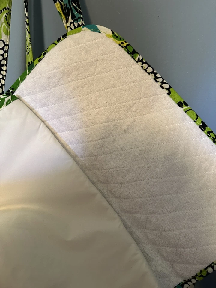 Bolsa de pañales Vera Bradley con cambiador Foto 3 de 4