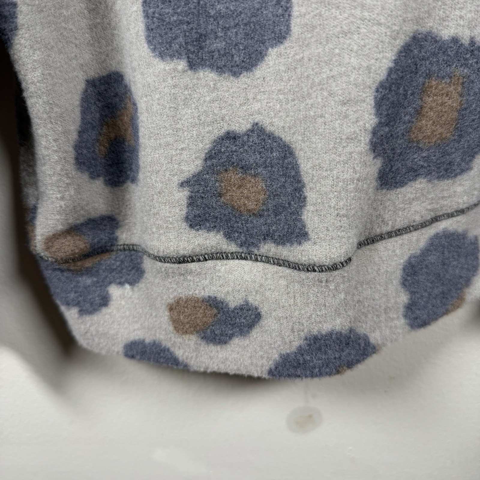 Grayson Threads Leopard Sweatshirt  Med Womens Gr… - image 4