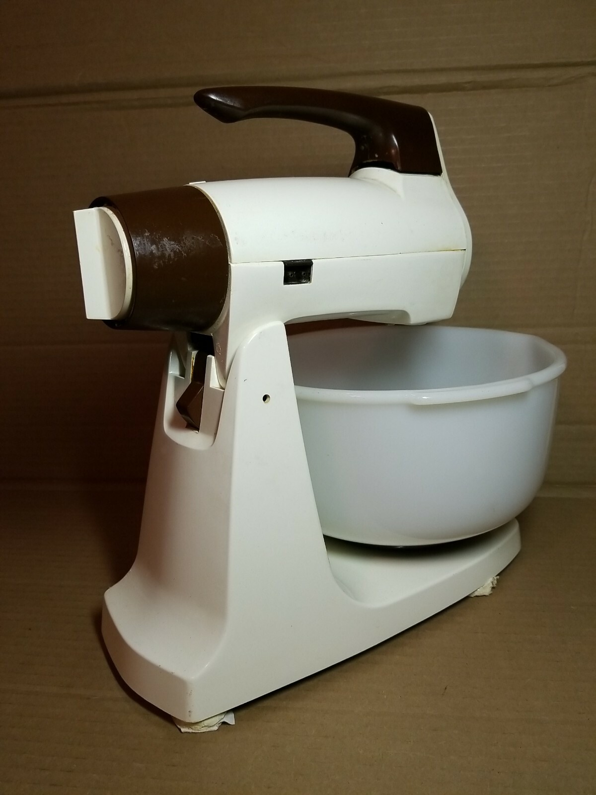 VTG Sunbeam MixMaster 423A 12 Speed 235 Watts Stand Mixer 2 Glass Bowls