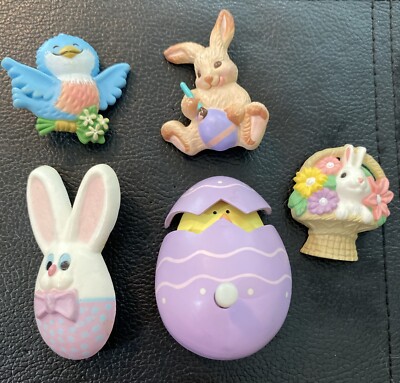 Wind up Easter Egg With Chick, Bunny, Bird plastic Pinback Holiday Brooch Lot FF