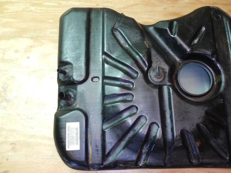 Jeep Grand Cherokee WJ 99-01 OEM Gas Fuel Tank 52100074 Foto 2 de 3