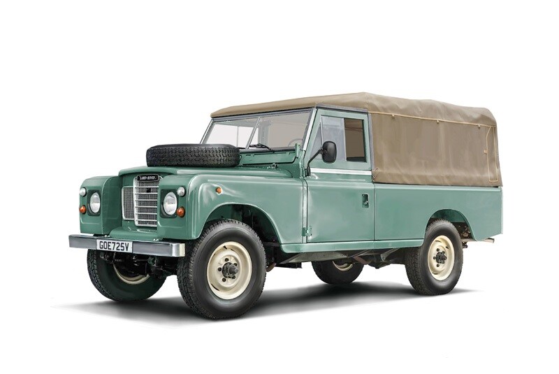 Italeri 3665 Land Rover 109 Long Wheel Base Plastic Kit