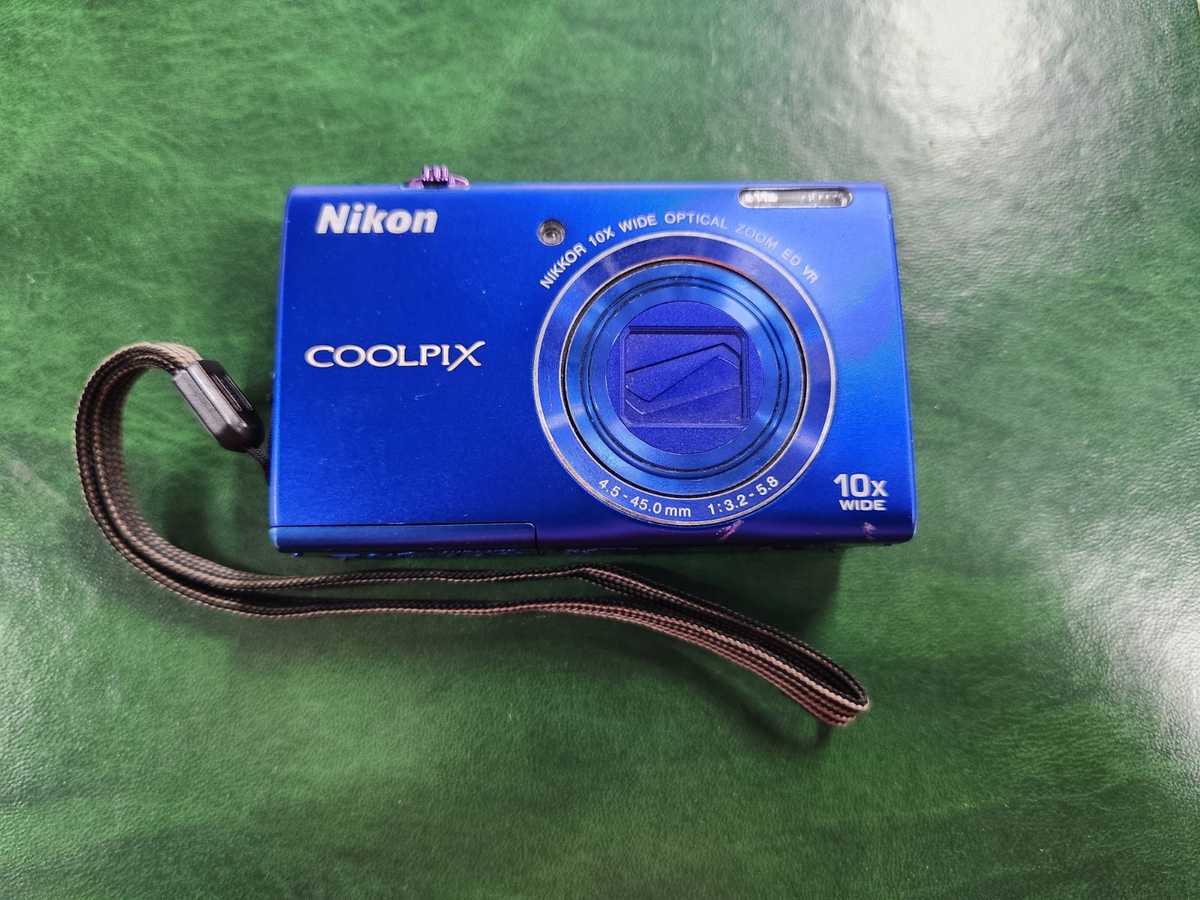 Nikon Coolpix S6200 Compact Digital Camera 16MP, 10x Zoom, 2.7