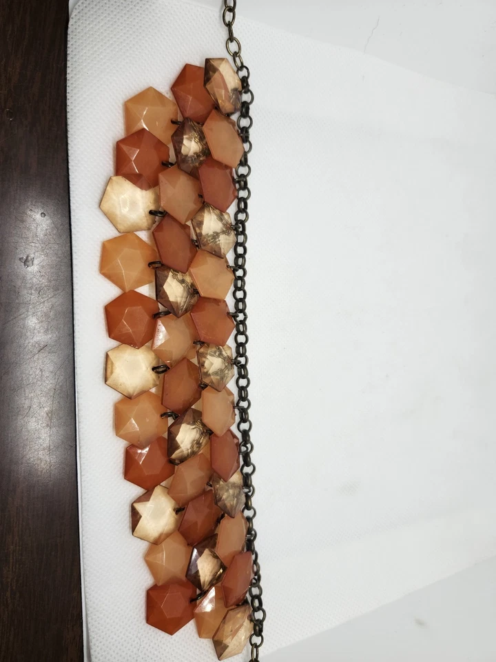 Colar fantasia plástico em camadas bronze coral 21" - Imagem 4 de 4