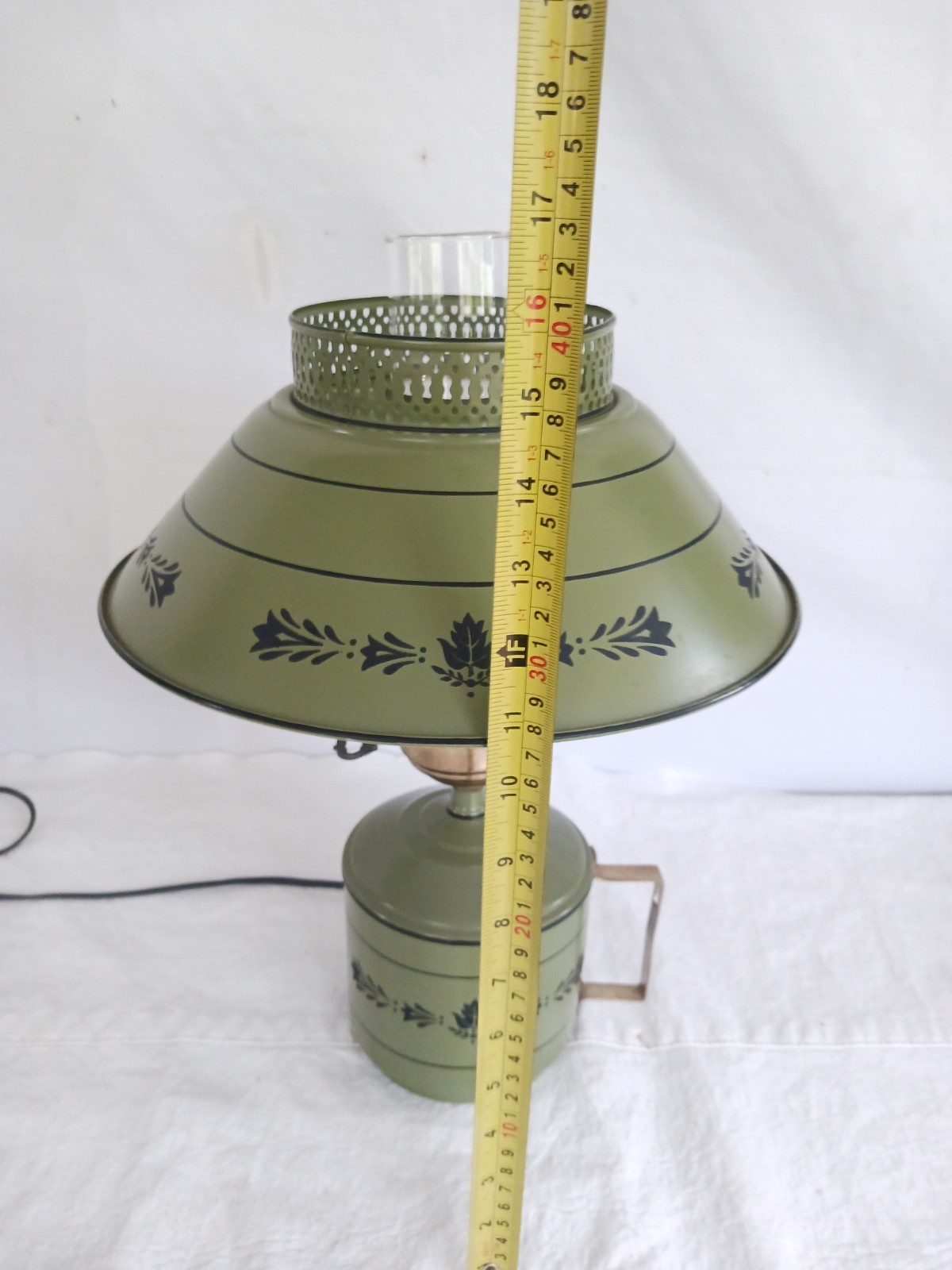 Vintage Toleware 16.5" Metal Avocado Green Table Hurricane Lamp with Shade EUC!!